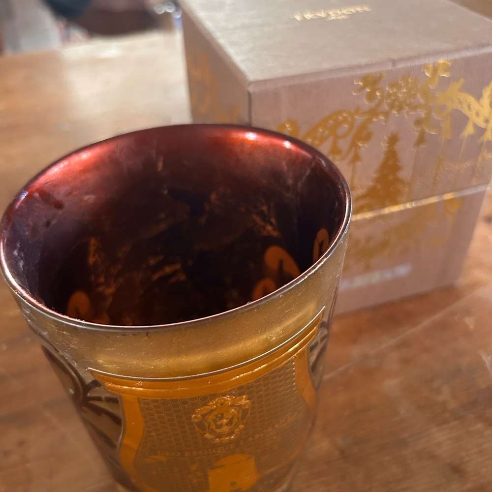 Trudon Empty LARGE intermezzo Bayonne candle vessel. Gold and red foil design. - Picture 7 of 11